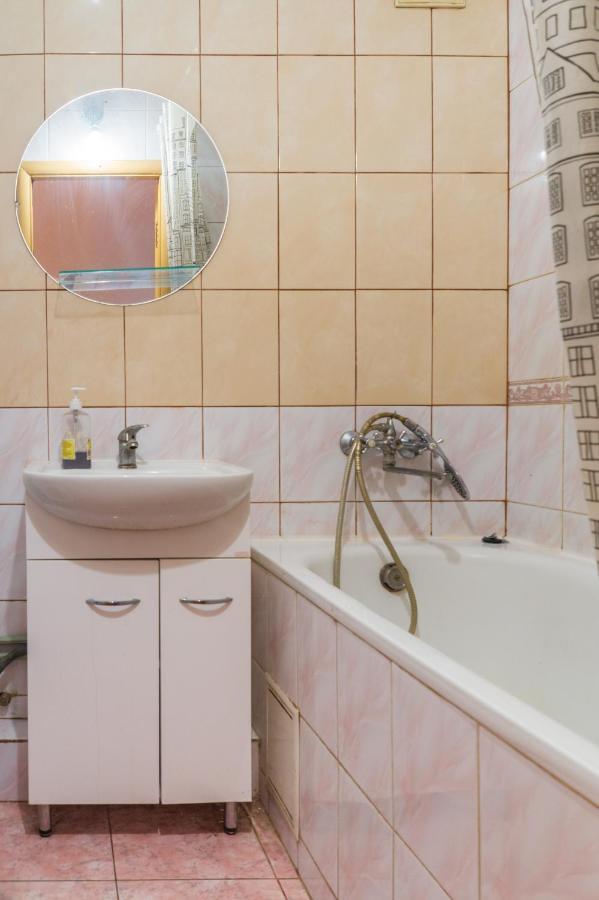 1 Комнатная Квартира По Улице Предславинская, 12 Kiev Buitenkant foto